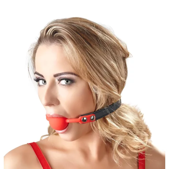 Bad Kitty - σιλικονάτο ball gag με δερματίνη λουράκι - κόκκινο