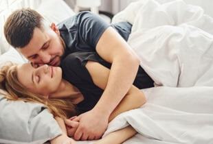 Ο απόλυτος οδηγός για τη στάση doggy: Τεχνικές, tips & μυστικά για μέγιστη απόλαυση